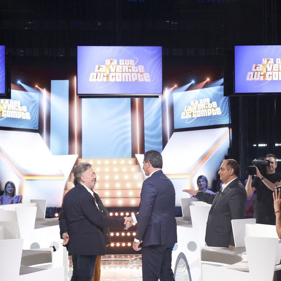 Avant de finalement se raviser et choisir de rejoindre W9, où va aussi Cyril Hanouna.

Exclusif - Laurent Fontaine, Pascal Bataille - Enregistrement de l'émission "Y'a que la vérité qui compte", présentée par L.Fontaine et P.Bataille, et diffusée sur C8 à partir du 12 octobre
© Jack Tribeca / Bestimage