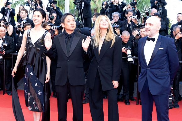Elle était présente avec l'équipe du film "Soudain", en compétition

Tao Okamoto, Ryûsuke Hamaguchi, Virginie Efira, David Gauquié - Montée des marches pour la cérémonie de clôture du 79ème Festival International du Film de Cannes, le 23 mai 2026. © Olivier Borde / Bestimage