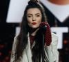 "Les gens ne passaient plus par moi, donc en fait je n'avais plus de contact vraiment avec des gens frontalement. Je suis une personne proactive, j'écris beaucoup, je fais de la musique tout le temps et petit à petit, je faisais de moins en moins de choses parce que j'avais de moins en moins confiance en moi, vu que je cherchais de plus en plus son approbation".

Exclusif - Hoshi - Enregistrement de l'émission "M6 sur son 31" au Dôme de Paris, présentée par A.Galiana et E.Gossuin et diffusée le 31 décembre sur M6
© Christophe Clovis / Bestimage