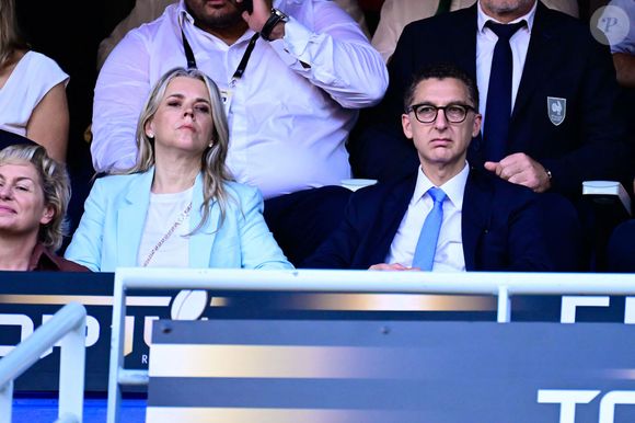 Maxime Saada et Sylvie lors de la finale du Top 14 de rugby français entre le Stade Toulousain (Toulouse) et l'Union Bordeaux-Begles (UBB) au Stade de France à Saint-Denis.  Le 28 juin 2025. © Dante Badano/PsnewZ/Bestimage