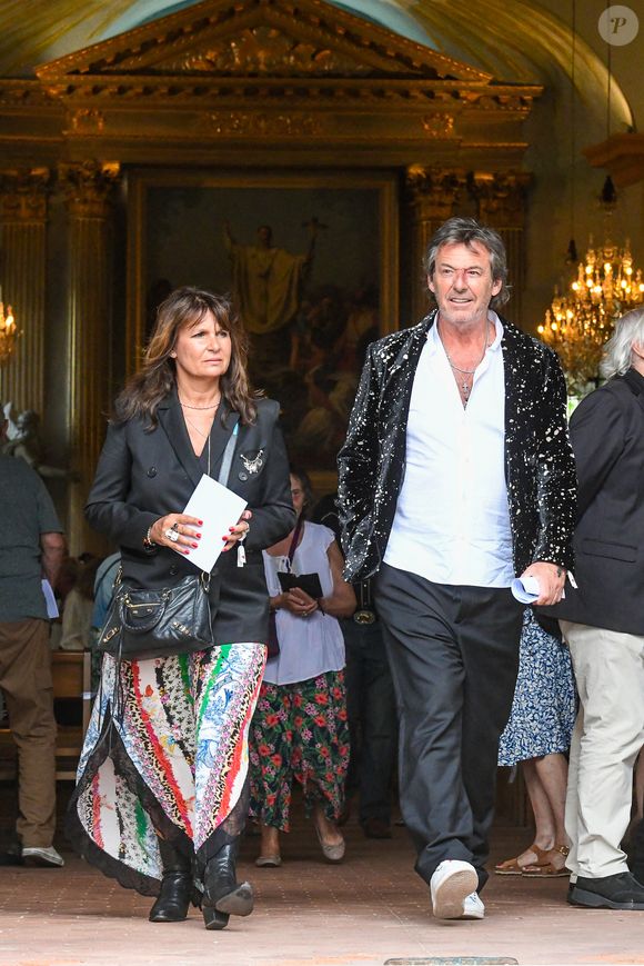 Jean-Luc Reichmann et sa femme Nathalie Lecoultre au mariage d'Hugues Aufray et de Murielle Mégevand à l’église Saint-Vigor de Marly-Le Roy, France, le 2 septembre 2023. Crédit Bestimage