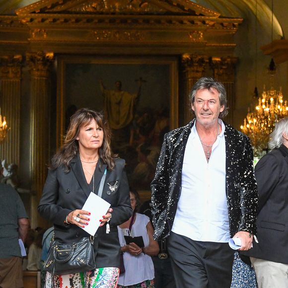 Jean-Luc Reichmann et sa femme Nathalie Lecoultre au mariage d'Hugues Aufray et de Murielle Mégevand à l’église Saint-Vigor de Marly-Le Roy, France, le 2 septembre 2023. Crédit Bestimage