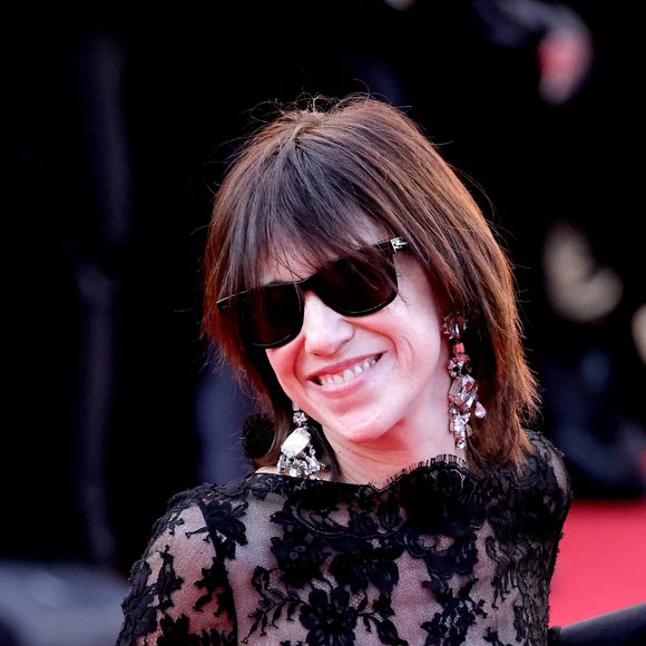 Charlotte Gainsbourg - Montée des marches du film « Emilia Perez » lors du 77ème Festival International du Film de Cannes, au Palais des Festivals à Cannes. Le 18 mai 2024
© Jacovides-Moreau / Bestimage