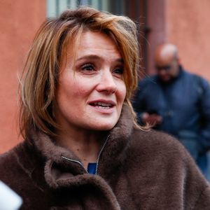 et y était retourné en 2021 jusqu'en 2023 pour présenter Le Dej' Info de 12h à 14h du lundi au vendredi.

Exclusif - Pascale de La Tour du Pin - Arrivées au plateau de la dernière émission "Touche pas à mon poste" (TPMP) diffusée en direct sur C8 avant la fermeture de la chaine le 28 février, à Paris, France, le 27 février 2025. © Christophe Clovis/Bestimage