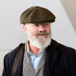 Exclusif - Le chef Philippe Etchebest se rend au salon professionnel des métiers de la bouche "Exphotel" à Bordeaux, France, le 21 novembre 2023, afin de rencontrer et se s'entretenir avec de jeunes chefs et talents des métiers de cuisine. Philippe Etchebest a abandonné son célèbre 4X4 Land Rover trop souvent bloqué dans les embouteillages de Bordeaux en échange d'une moto allemande, pour ses trajets entre ses rendez-vous et ses trois restaurants Bordelais. © Patrick Bernard/Bestimage