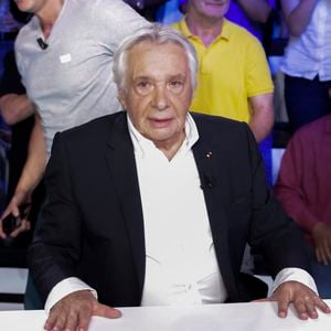 Exclusif - Michel Sardou sur le plateau de l'émission Touche pas à mon poste (TPMP) présentée en direct par C.Hanouna et diffusée sur C8 le 29 août 2022. © Jack Tribeca / Bestimage