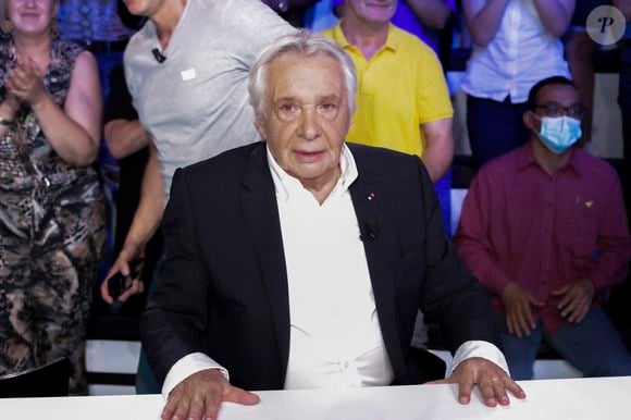 Exclusif - Michel Sardou sur le plateau de l'émission Touche pas à mon poste (TPMP) présentée en direct par C.Hanouna et diffusée sur C8 le 29 août 2022. © Jack Tribeca / Bestimage