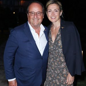 Exclusif - François Hollande et Julie Gayet assistent au Dîner LVMH dans le cadre du 16ème Festival du Film d'Angoulême à Angoulême, le 25 août 2023, France. Photo by Jerome Domine/ABACAPRESS.COM