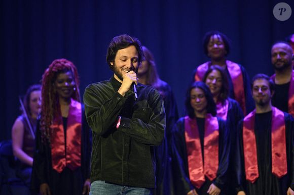Un retour sur scène attendu

Vianney Bureau lors du concert de Lara Fabian à l'Accor Arena à Paris, France, le 7 décembre 2025.  Photo par Christophe Meng/ABACAPRESS.COM
