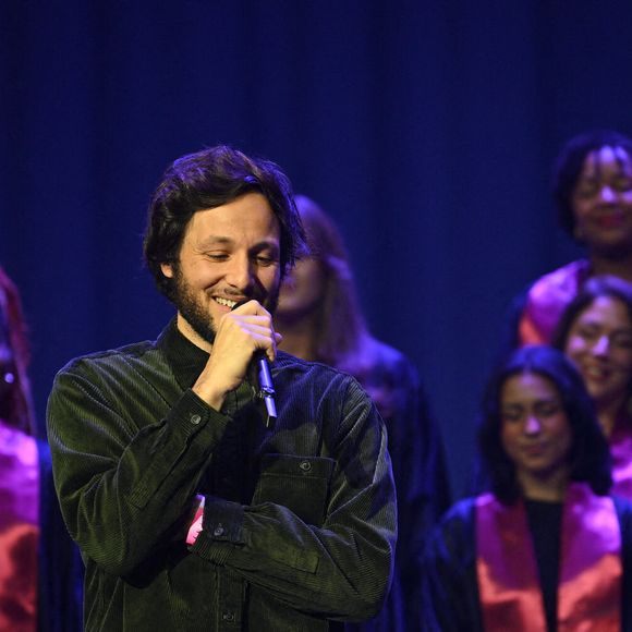 Un retour sur scène attendu

Vianney Bureau lors du concert de Lara Fabian à l'Accor Arena à Paris, France, le 7 décembre 2025.  Photo par Christophe Meng/ABACAPRESS.COM