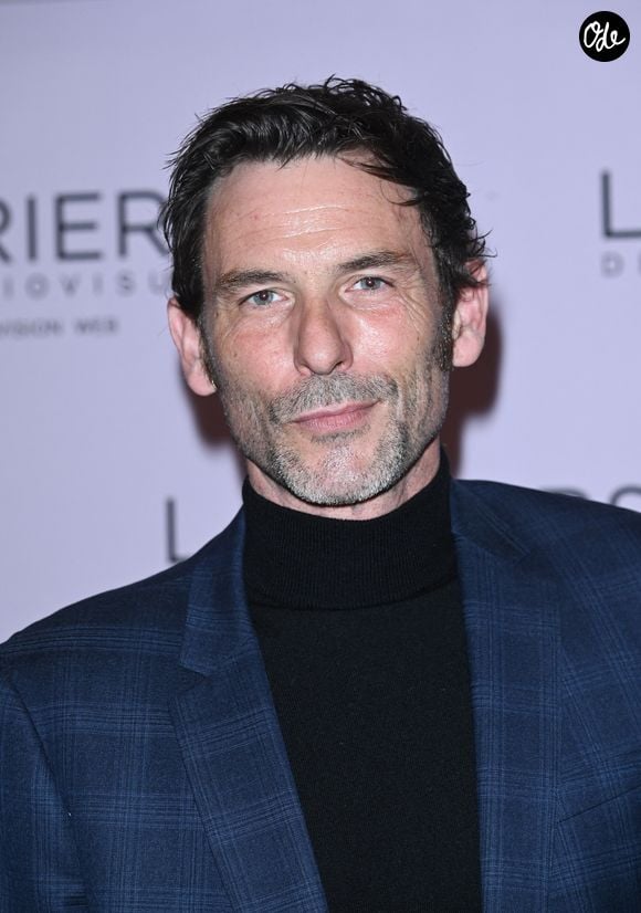Face à une humanité qui "replongeait avec une allégresse mortifère dans les affres de la guerre", l'acteur a ressenti l'urgence de créer du concret. 

Sagamore Stévenin - 28ème cérémonie des Lauriers de l'Audiovisuel au théâtre Marigny à Paris le 20 février 2023. © Coadic Guirec/Bestimage