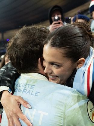 Antoine Dupont et Iris Mittenaere en fête, avec leurs familles