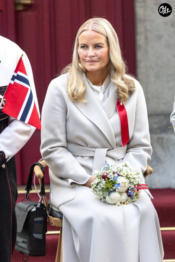 Les annonces ont rapidement été retirées du portail immobilier, signe d'un fort intérêt.

À Oslo, en Norvège, les membres de la famille royale norvégienne ont été aperçus au balcon du Palais royal à l'occasion des célébrations de la Fête nationale.
Backgrid USA / Bestimage