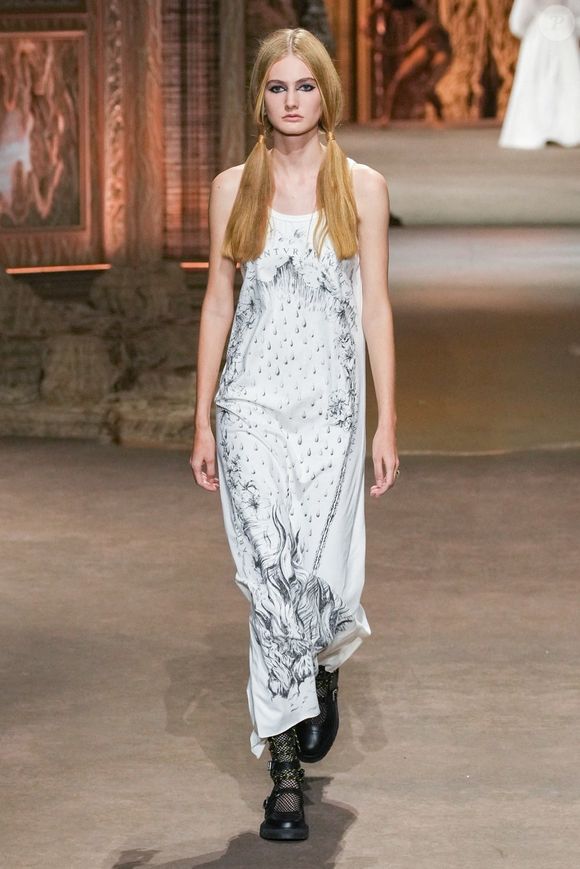 Défilé de la collection prêt-à-porter Dior printemps été 2023 lors de la Fashion Week de Paris. M.Grazia Chiuri (directrice artistique de Dior) apparaît sur le podium à la fin du défilé. Le 27 septembre 2022.