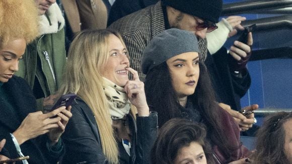 Hoshi pas seule au Parc des princes pour France-Azerbaïdjan, Nagui et sa femme Mélanie Page toujours là pour soutenir Didier Deschamps