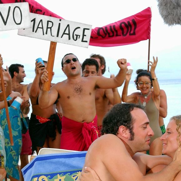 Archives - Aux Seychelles, Jean Dujardin et Alexandra Lamy  se marient dans la série "Un gars, une fille" le 2 décembre 2002.

© Bestimage