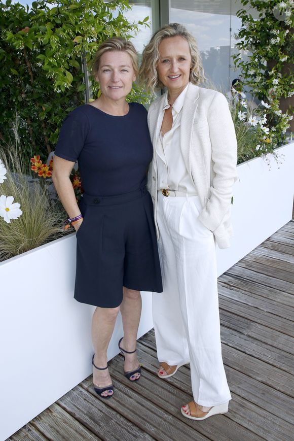 Exclusif - Anne-Élisabeth Lemoine et Caroline Roux - Déjeuner dans la loge de France Télévisions lors de la Finale Hommes des Internationaux de France de Tennis de Roland Garros 2024 - Jour 15 à Paris. Le 9 Juin 2024. 
© Bertrand Rindoff / Bestimage