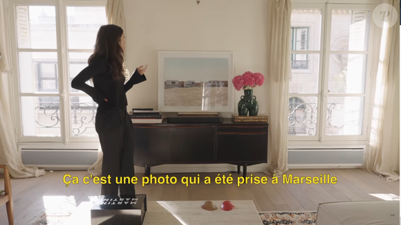 La petite famille prévoit toutefois de quitter ce cocon de transition pour s'installer prochainement à Marseille, la ville natale du réalisateur.

HOME TOUR - Capucine Martin, Cédric Jimenez et Orso, 9 mois - The Socialite Family sur YouTube