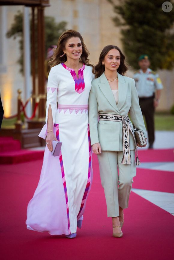 La reine Rania et sa fille la princesse Iman - Photos officielles de la famille royale de Jordanie, à l'occasion des fiançailles de la princesse Iman. Le 6 juillet 2022