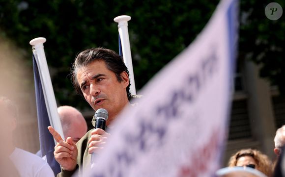 En 2017, il reprend des études de commerce et se lance dans les affaires.

Ariel Wizman au Grand rassemblement populaire contre la haine des juifs à Courbevoie le 23 Juin 2024 © Dominique Jacovides / Bestimage