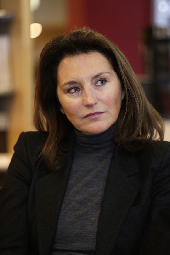 Cecilia Attias presente son livre "Une Envie de Verite" lors d'une seance de dedicaces a la librairie Filigrannes a Bruxelles en Belgique le 6 decembre 2013. ALAIN ROLLAND/ IMAGEBUZZ/ BESTIMAGE