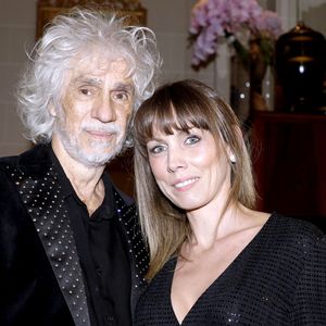 Louis Bertignac et sa femme Laetitia Brichet lors de la soirée des "Stéthos d'or 2023" à l'hôtel Four Seasons George V à Paris le 27 mars 2023.

© Cédric Perrin / Bestimage