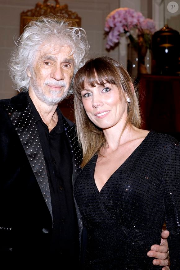 Louis Bertignac et sa femme Laetitia Brichet lors de la soirée des "Stéthos d'or 2023" à l'hôtel Four Seasons George V à Paris le 27 mars 2023.

© Cédric Perrin / Bestimage