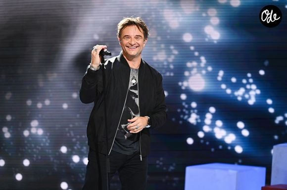 David Hallyday publiera son premier beau livre, David Hallyday. Live Sessions, le 9 octobre.

Exclusif - David Hallyday - Enregistrement de l'émission "Vivement Dimanche", présentée par M.Drucker et diffusée sur France 3
© Guillaume Gaffiot / Bestimage