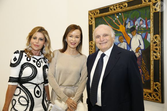 Le juge américain a estimé que le milliardaire ne pouvait feindre d'ignorer la provenance frauduleuse du portrait.

Colette Nahmad, Almine Rech-Picasso, David Nahmad - Le prince Albert II de Monaco inaugure l'exposition "Chagall-Malevitch" à Monaco le 11 juillet 2015.
Claudia Albuquerque / Bestimage