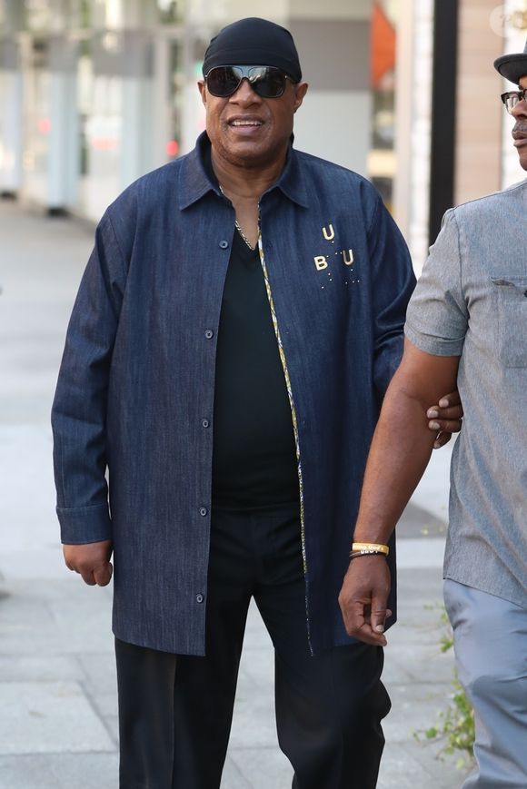 Stevie Wonder va déjeuner au restaurant "Avra" à Beverly Hills, le 17 septembre 2019. 
Crédit : Backgrid USA / Bestimage