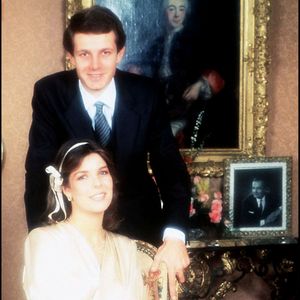passionné de sports nautiques, mais marquée par la tenue de Caroline. 

Mariage de Stefano Casiraghi et Caroline de Monaco en 1983.