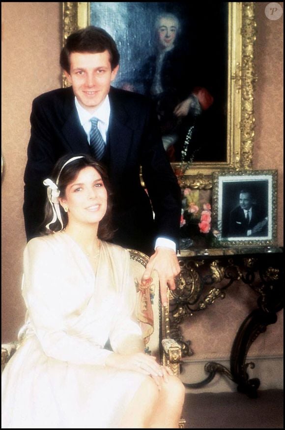 passionné de sports nautiques, mais marquée par la tenue de Caroline. 

Mariage de Stefano Casiraghi et Caroline de Monaco en 1983.