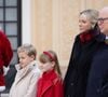 En effet, en raison de ses nombreux voyages, il lui arrive de ne pas les voir pendant plusieurs jours… 

Le prince Albert II de Monaco et la princesse Charlène de Monaco, Le prince Jacques de Monaco, marquis des Baux, La princesse Gabriella de Monaco, comtesse de Carladès - La famille princière de Monaco offre les traditionnels cadeaux de Noël aux enfants monégasques dans la Cour du Palais Princier, le 18 décembre 2024. 
© Olivier Huitel / Pool Monaco / Bestimage