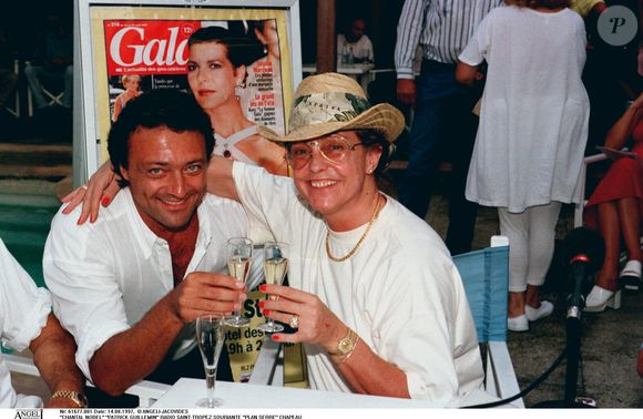 Pendant son hospitalisation, des paparazzis s’introduisent dans sa chambre pour la photographier.

Chantal Nobel, souriante, et Patrick Guillemin, à Saint-Tropez. 

ANGELI-JACOVIDES / BESTIMAGE