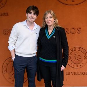 Les enfants que le chanteur a eus avec Amanda Sthers ont emprunté des voies très différentes...
Oscar Bruel et Amanda Sthers assistent aux Internationaux de France 2024 à Roland Garros le 31 mai 2024 à Paris, France. Photo par Laurent Zabulon/ABACAPRESS.COM