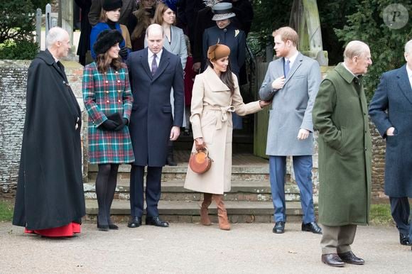 Les princesses Beatrice et Eugenie d'York, la princesse Anne, le prince William, Kate Middleton la duchesse de Cambridge enceinte, Meghan Markle et son fiancé le prince Harry, le prince Philip, duc d'Edimbourg - La famille royale d'Angleterre arrive à la messe de Noël à l'église Sainte-Marie-Madeleine à Sandringham, le 25 décembre 2017.