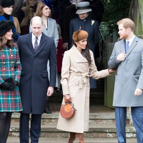 Les princesses Beatrice et Eugenie d'York, la princesse Anne, le prince William, Kate Middleton la duchesse de Cambridge enceinte, Meghan Markle et son fiancé le prince Harry, le prince Philip, duc d'Edimbourg - La famille royale d'Angleterre arrive à la messe de Noël à l'église Sainte-Marie-Madeleine à Sandringham, le 25 décembre 2017.