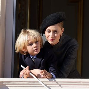 Beatrice Borromeo et Stefano Ercole Carlo Casiraghi - La famille princière de Monaco au balcon du palais, à l'occasion de la Fête Nationale de Monaco, le 19 novembre 2024. © Jacovides-Bebert/Bestimage
