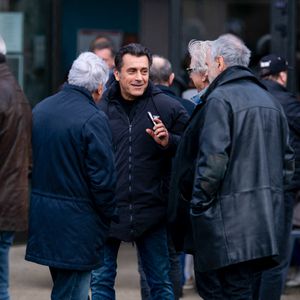Albert Kassabi (Les Forbans) et Alain Turban aux obsèques du chanteur Herbert Léonard au crématorium de Saint-Fargeau-Ponthierry, France, le 12 mars 2025. © Bestimage
