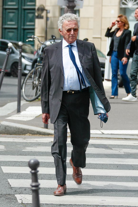 Nelson Monfort aux arrivées aux obsèques du producteur Humbert Ibach (Mémé Ibach), figure du disque et de la TV des années 70/90, en l’église Notre Dame d’Auteuil à Paris, France, le 12 mai 2025. © Christophe Clovis/Bestimage