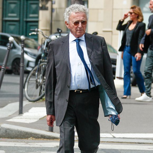 Nelson Monfort aux arrivées aux obsèques du producteur Humbert Ibach (Mémé Ibach), figure du disque et de la TV des années 70/90, en l’église Notre Dame d’Auteuil à Paris, France, le 12 mai 2025. © Christophe Clovis/Bestimage