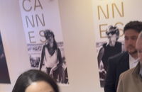Vidéos - Une fan marche sur le pied de Marion Cotillard et rassure celle-ci avec Guillaume Canet dans le Palais des Festivals lors du 79ème Festival International du Film de Cannes, France, le 16 mai 2026 
Agence / BESTIMAGE