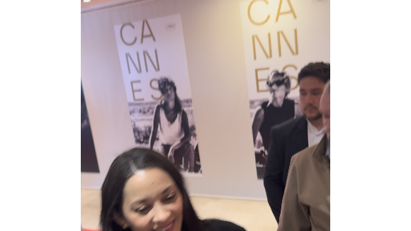 Vidéos - Une fan marche sur le pied de Marion Cotillard et rassure celle-ci avec Guillaume Canet dans le Palais des Festivals lors du 79ème Festival International du Film de Cannes, France, le 16 mai 2026 
Agence / BESTIMAGE