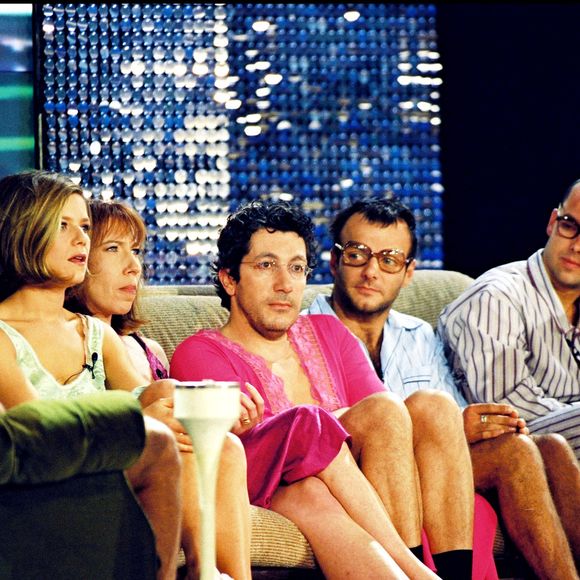 Marina Foïs a reçu un cadeau exceptionnel d'Alain Chabat.


Alain Chabat et la troupe des Robins des Bois - Pascal Vincent, Marina Foïs, Élise Larnicol, Pierre-François Martin-Laval et Maurice Barthélemy - lors de la cérémonie des Sept d'Or.
AGENCE / BESTIMAGE