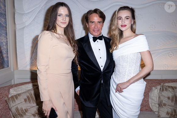 Lloyd David Klein et Karina Bogdanova. au dîner de Noël organisé par M.Gargia et C.Rizk au restaurant La Baia Paris le 23 novembre 2025.

© Sébastien Frémont / Bestimage