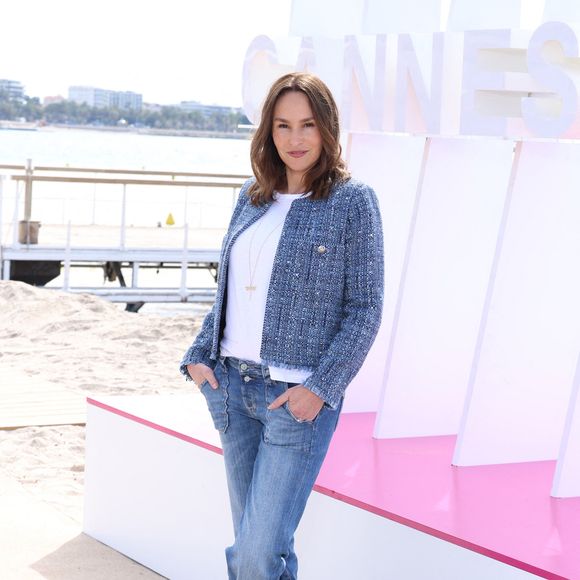 Vanessa Demouy - Photocall de "Ici tout commence" lors du 7ème festival international Canneséries à Cannes, le 6 avril 2024. 
© Denis Guignebourg / Bestimage