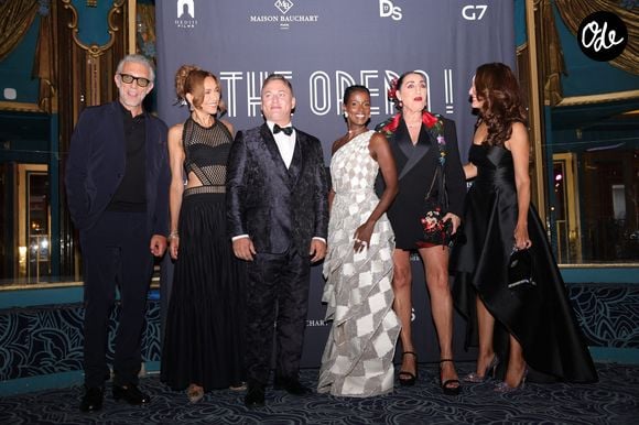 Vincent Cassel, Linda Gennari, Valentino Buzza, Mariam Battistelli, Rossy de Palma, Caterina Murino lors de la première du film “The Opera” aux Folies Bergère à Paris le 31 août 2026. 

© Jasmine Aissaoui / Bestimage