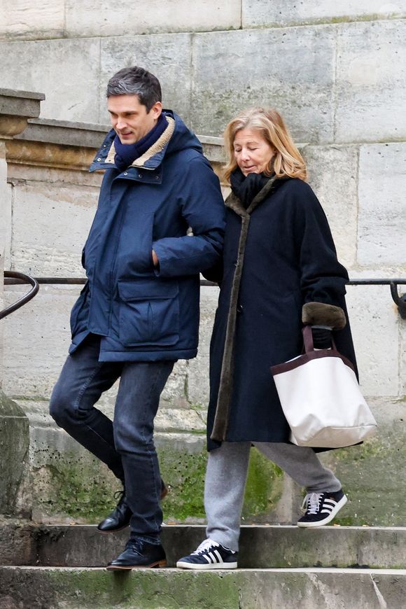 Claire Chazal - Sortie des obsèques de Catherine Laborde en l’église Saint-Roch à Paris, le 6 février 2025. Décédée le 28 janvier 2025 à l'âge de 73 ans, l'ancienne présentatrice météo de TF1 (1988 - 2017) était atteinte de la maladie neurodégénérative à corps de Lewy. 
© Jacovides - Moreau / Bestimage