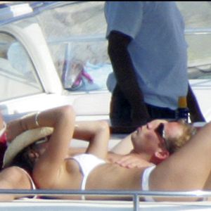 Avant d'ajouter : "Kate voudra être en plein air pour profiter de la nature autant que possible - peut-être pour profiter de quelques rayons de soleil, dont elle a dit avoir rêvé pendant son traitement de chimiothérapie".

Le Prince William et Kate Middleton fêtent leur 10 ans de mariage, le 29 avril 2021.

Photo : Big Pictures / Bestimage