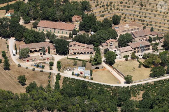 Suite à son divorce avec Brad Pitt, Angelina Jolie a revendu ses parts du château de Miraval

Vue aérienne du château de Miraval, propriété de Brad Pitt et Angelina Jolie à Correns, France. Photo by ABACAPRESS.COM